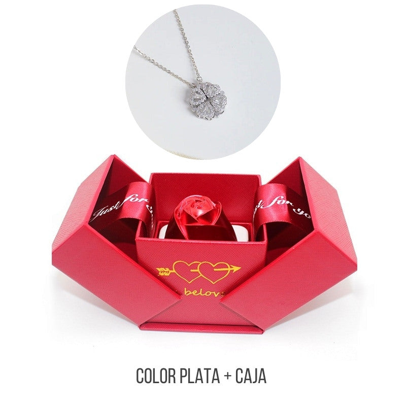 Collar con  Trébol de cuatro corazones + Caja de Rosa